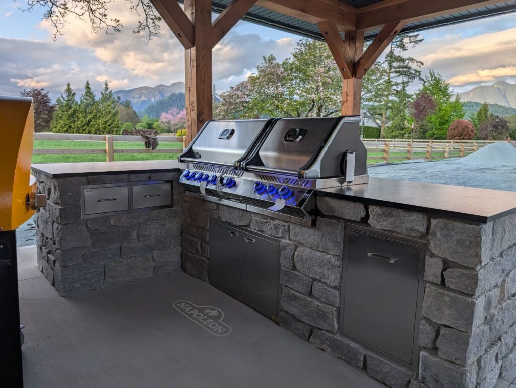 outdoor kitchen covered bar area