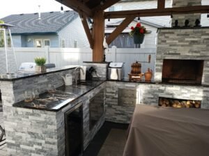 outdoor kitchen small backyard design